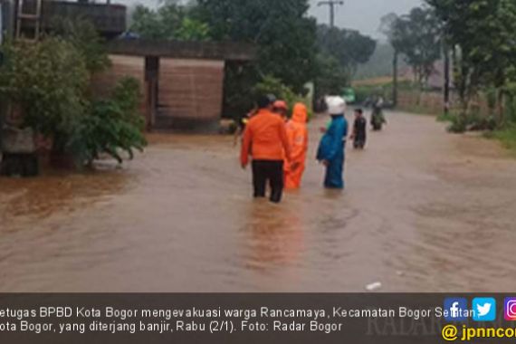 Banjir Terjang Rancamaya Bogor, Puluhan Rumah Terendam - JPNN.COM