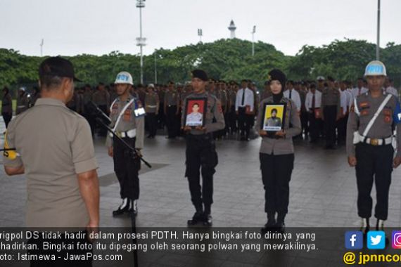 Brigpol Dewi Dipecat Lantaran Foto Vulgar - JPNN.COM