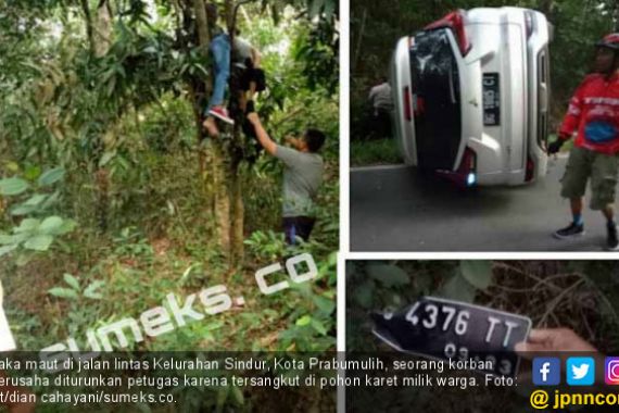 Tabrakan, Mobil Terguling, 1 Tewas, 1 Tersangkut di Pohon - JPNN.COM