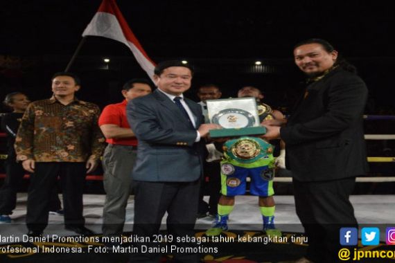 Sabuk Jokowi Bangkitkan Tinju Profesional Indonesia - JPNN.COM