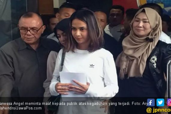 Celana Dalam Ungu Vanessa Angel jadi Barang Bukti - JPNN.COM