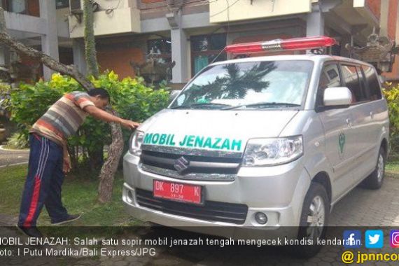 Kisah Sopir Mobil Jenazah, Berkeringat setiap HP Berdering - JPNN.COM