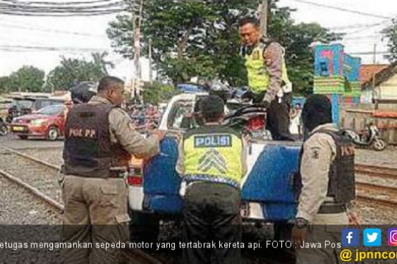 Terobos Pintu Lintasan, Dua Remaja Tersambar KA Logawa - JPNN.COM