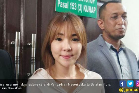 Gisel Dinasihati Hakim untuk Tidak Ceraikan Gading Marten - JPNN.COM
