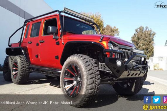 Modifikasi Jeep Wrangler JK: Monster 6 Roda - JPNN.COM