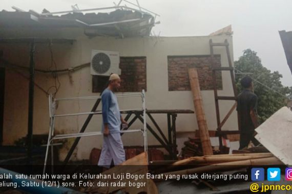 Puting Beliung Kembali Memorak-porandakan Kota Bogor - JPNN.COM