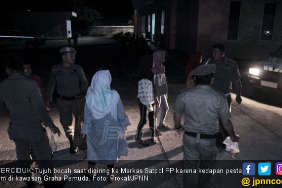 Parah! 3 Cowok dan 4 Cewek Gelar Pesta Terlarang - JPNN.COM