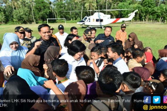 Kunjungi Korban Tsunami, Menteri LHK Tawarkan Solusi Ekonomi - JPNN.COM