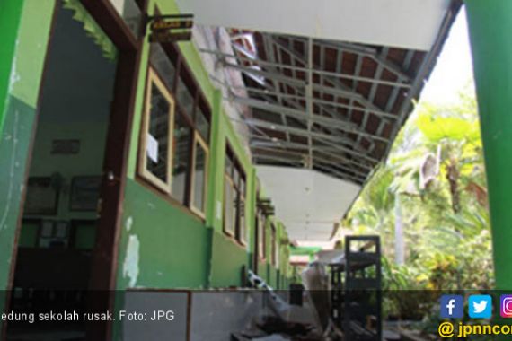Baru Direnovasi 2014, Bangunan Sekolah Sudah Rusak Lagi - JPNN.COM