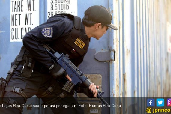 Bea Cukai di Berbagai Daerah Sita Jutaan Batang Rokok Ilegal - JPNN.COM