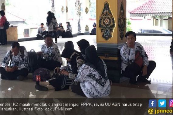 Sabar ya Honorer, Revisi UU ASN Baru Diparipurnakan DPR Setelah Reses - JPNN.COM
