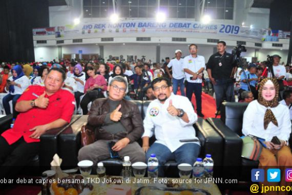 Ribuan Pendukung Jokowi Padati Nobar Debat Capres TKD Jatim - JPNN.COM