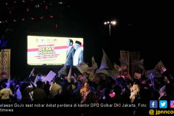 Nobar Debat Capres, Relawan GoJo Teriak Jokowi Menang - JPNN.COM