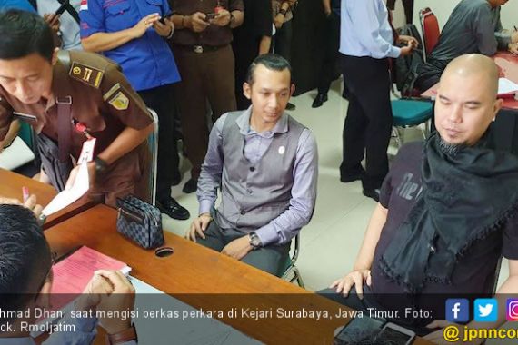 Tak Ditahan Kejari Surabaya, Dhani: Saya Bukan Iron Man - JPNN.COM