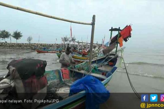 Tumpahan Minyak di Karawang Bawa Berkah bagi Nelayan Setempat - JPNN.COM