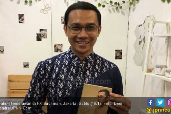 Fahmi Hendrawan Sumbangkan Royalti Bukunya ke Pesantren - JPNN.COM