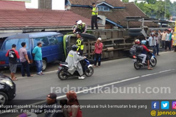 Hino Bermuatan Besi Oleng, Tabrak dan Seret Jupiter, Mitsubishi juga Kena, 1 Tewas - JPNN.COM