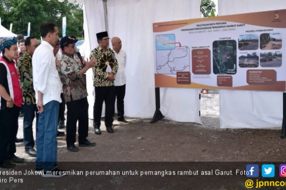 Jokowi Resmikan Proyek Perumahan untuk Pemangkas Rambut Garut - JPNN.COM