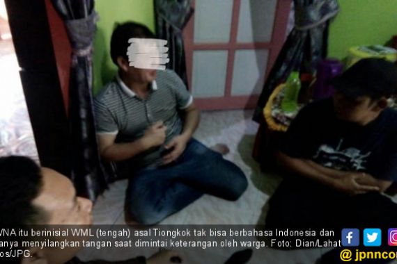 Berbuat Asusila dengan Janda, WNA Asal Tiongkok Digerebek Warga - JPNN.COM