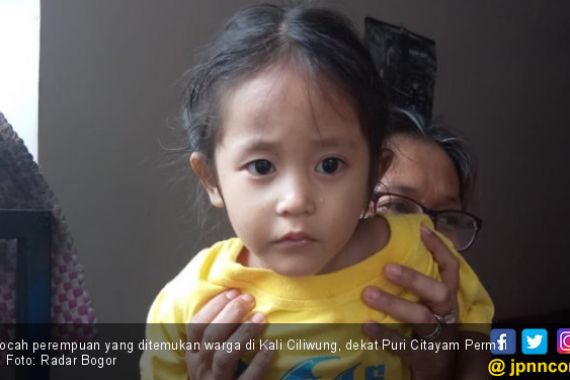 Bocah Perempuan 3 Tahun Menggigil, Membiru, Terdampar di Kali Ciliwung - JPNN.COM