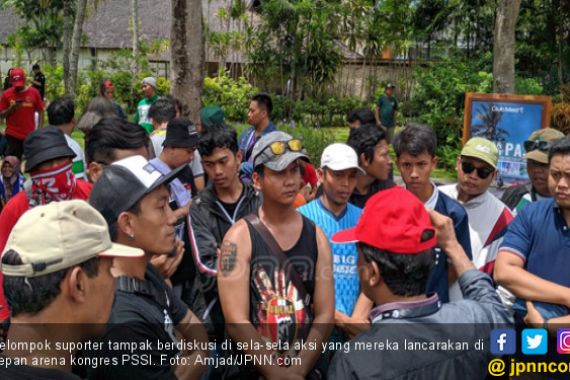 Demo di Arena Kongres PSSI, Suporter Minta Jokdri Cs Mundur - JPNN.COM