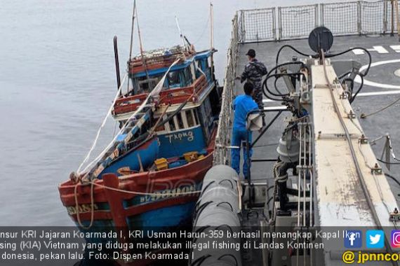 Personel KRI Usman Harun Menggeledah Kapal Ikan Vietnam, Hasilnya? - JPNN.COM