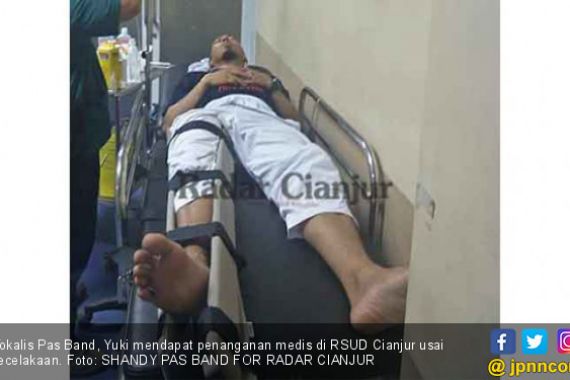 Kecelakaan di Cianjur, Yuki Pas Band Patah Kaki - JPNN.COM