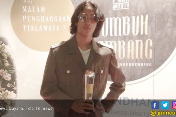 Dewa Dayana Gemetar Terima Penghargaan Piala Maya - JPNN.COM