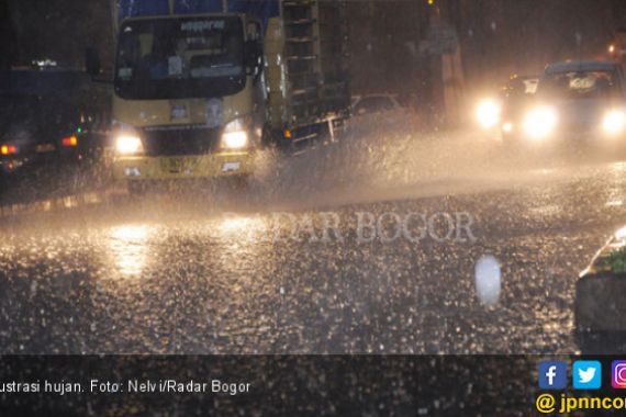 Siapkan Payung, Jakarta Selatan Hari Ini Hujan Deras Disertai Kilat - JPNN.COM