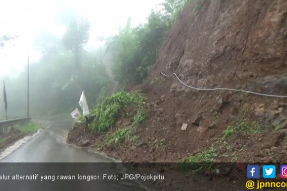 Longsor di Dusun Kepayang, Akses Jalan Kelawi-Totoharjo Terputus - JPNN.COM