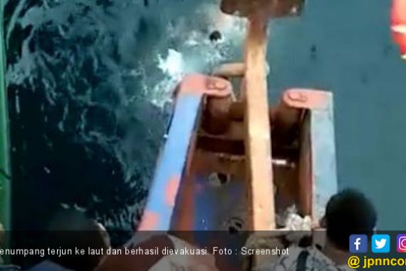 Penumpang Kapal Coba Bunuh Diri dengan Terjun ke Laut - JPNN.COM