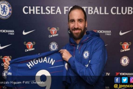 Gonzalo Higuain Pakai Jersey Nomor 9 di Chelsea - JPNN.COM