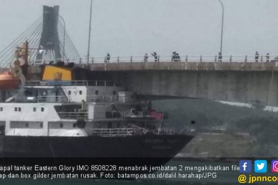 Kapal Tanker Eastern Glory Tabrak Jembatan 2 Barelang - JPNN.COM