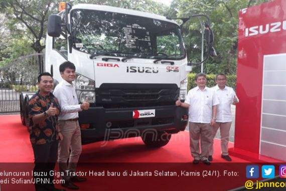 Isuzu Giga Tractor Head Baru Lebih Tangguh Memanggul Beban - JPNN.COM