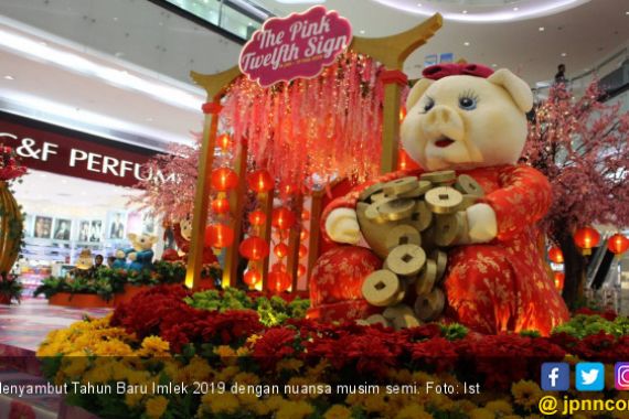 Pecahan Uang Rp 100 Ribu Laris Manis di Imlek 2019 - JPNN.COM