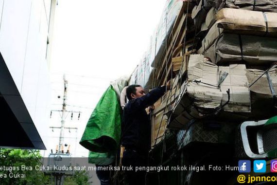 Bermodus Ekspedisi Furniture, Truk Pengangkut Rokok Ilegal Diamankan Petugas Bea Cukai Kudus - JPNN.COM