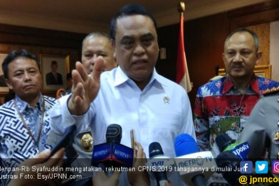 Rekrutmen CPNS 2019 Dipercepat agar Honorer tak Tambah Lagi - JPNN.COM