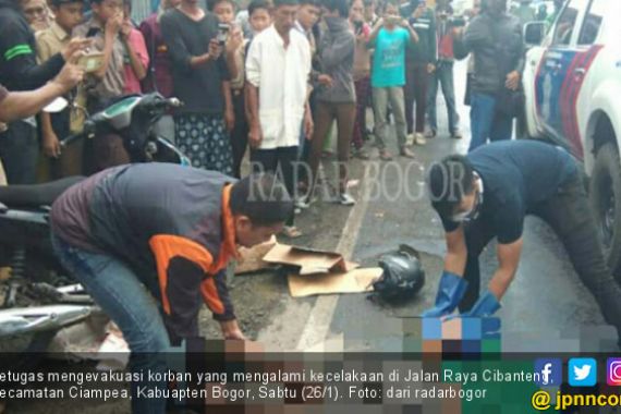 Pengin Salip Truk Sampah, Jatuh, Motor ke Kiri, Samud ke Kanan, Dilindas Roda, Mati - JPNN.COM