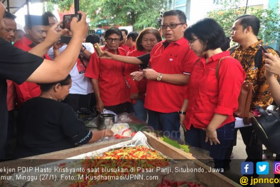 Blusukan di Pasar Panji, Hasto Beli Makanan Tradisional, Ningsih Semringah - JPNN.COM