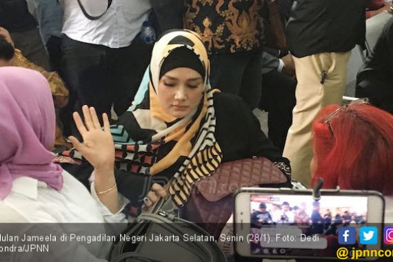 Mulan Jameela. Al Ghazali dan Dul Jamin Penangguhan Penahanan Ahmad Dhani - JPNN.COM