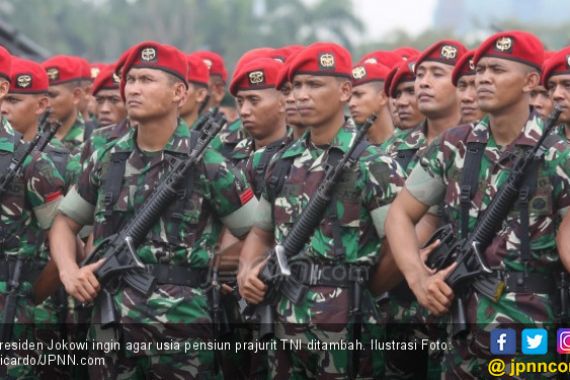 Presiden Jokowi Tambah Usia Pensiun Prajurit TNI - JPNN.COM