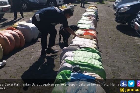 Bea Cukai Kalbar Gagalkan Penyelundupan Pakaian Bekas dari Perbatasan Malaysia - JPNN.COM