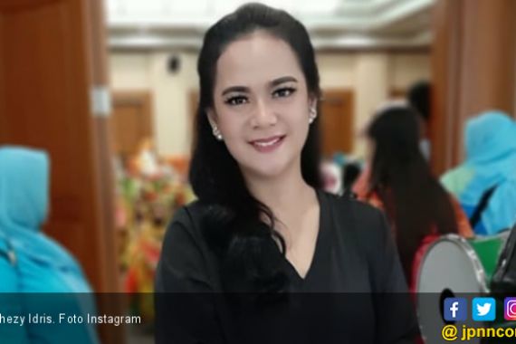 Shezy Idris Kesal Anak Dijadikan Barang Bukti di Pengadilan Oleh Suami - JPNN.COM
