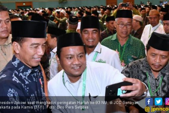 Ketika Video Jokowi Membungkuk Salami Ulama Menjadi Viral - JPNN.COM