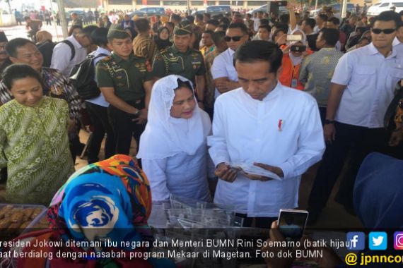 Presiden Jokowi dan Bu Rini Berdialog dengan Ratusan Nasabah Mekaar - JPNN.COM