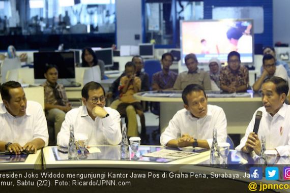 Jokowi Sambangi Newsroom Jawa Pos di Graha Pena Surabaya - JPNN.COM