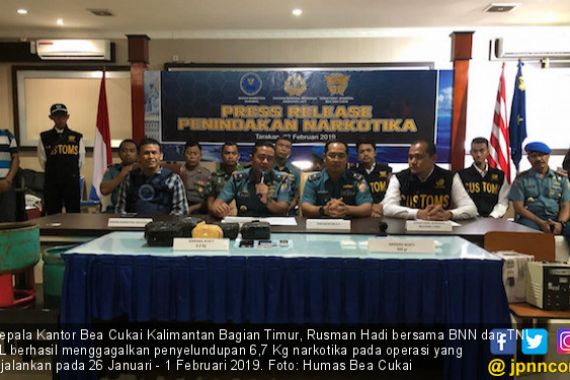 Bea Cukai Kabagtim, BNN, dan TNI AL Amankan 6,7 Kg Sabu-sabu - JPNN.COM