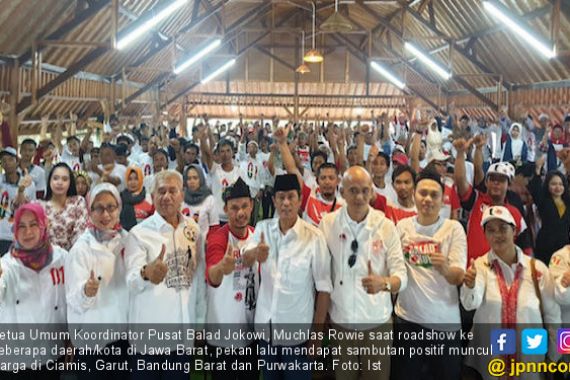 Balad Jokowi Roadshow ke Sejumlah Kota di Jawa Barat, Warga Sambut Positif - JPNN.COM
