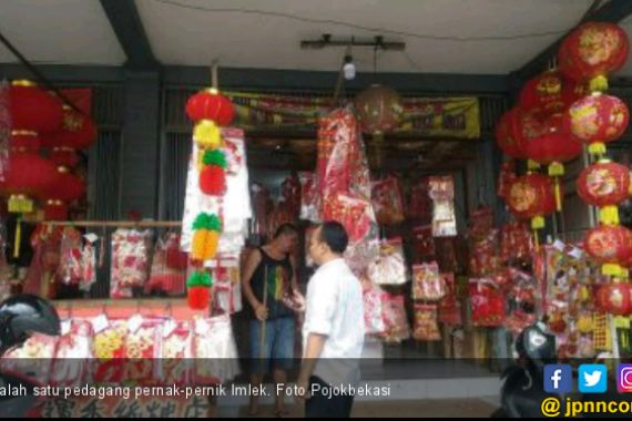 Animo Pembelian Pernak-pernik Imlek tak Seramai Tahun Lalu - JPNN.COM