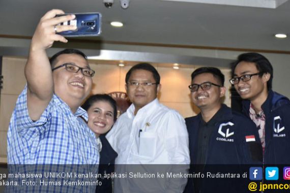Tiga Mahasiswa Bandung Kenalkan Aplikasi Sellution Bantu UMKM - JPNN.COM